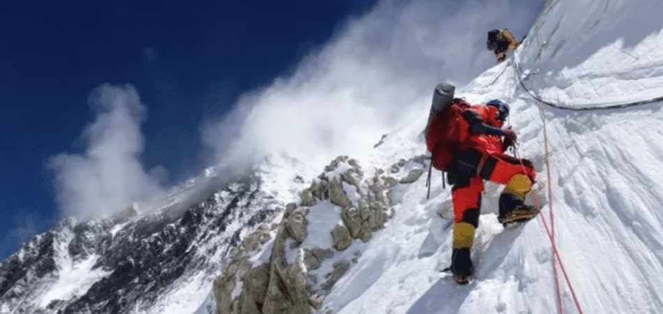 Challenge While Climbing the Everest