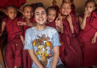 Teaching Buddhist Monks in Nepal - Over 20,000 Happy Volunteers since 2003