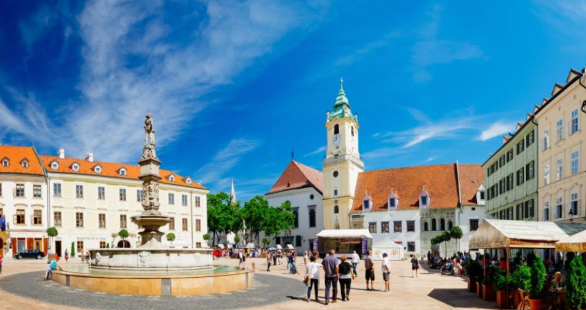 BRATISLAVA: DAY TRIP FROM VIENNA BY BUS AND BOAT