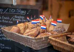 Dutch food & history walking tour in the Amsterdam Jordaan area