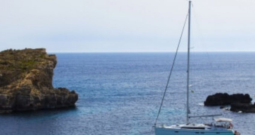 Daily Comino & Blue Lagoon Cruise with Food & Open Bar