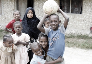 Volunteer with Children in Tanzania & Malawi