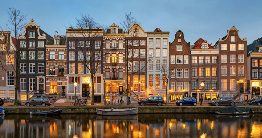 Private tour guide and driver. Day trips from Amsterdam