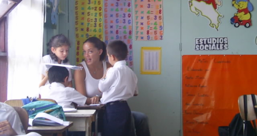 Work with children in Jaco Beach