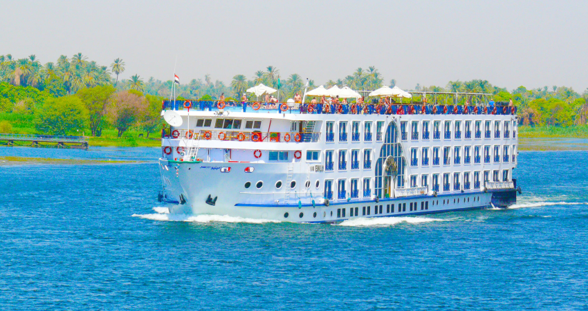 5 days / 4 nights Nile Cruise from Luxor to Aswan by flight from Cairo